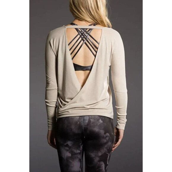 Onzie Hot Yoga  Drapey V Back Top 3033 Open Back Long Sleeve Sand Small NWTS Z - Picture 1 of 9